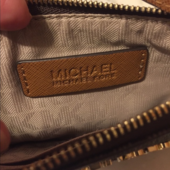 Michael Kors wristlet - Picture 6 of 7